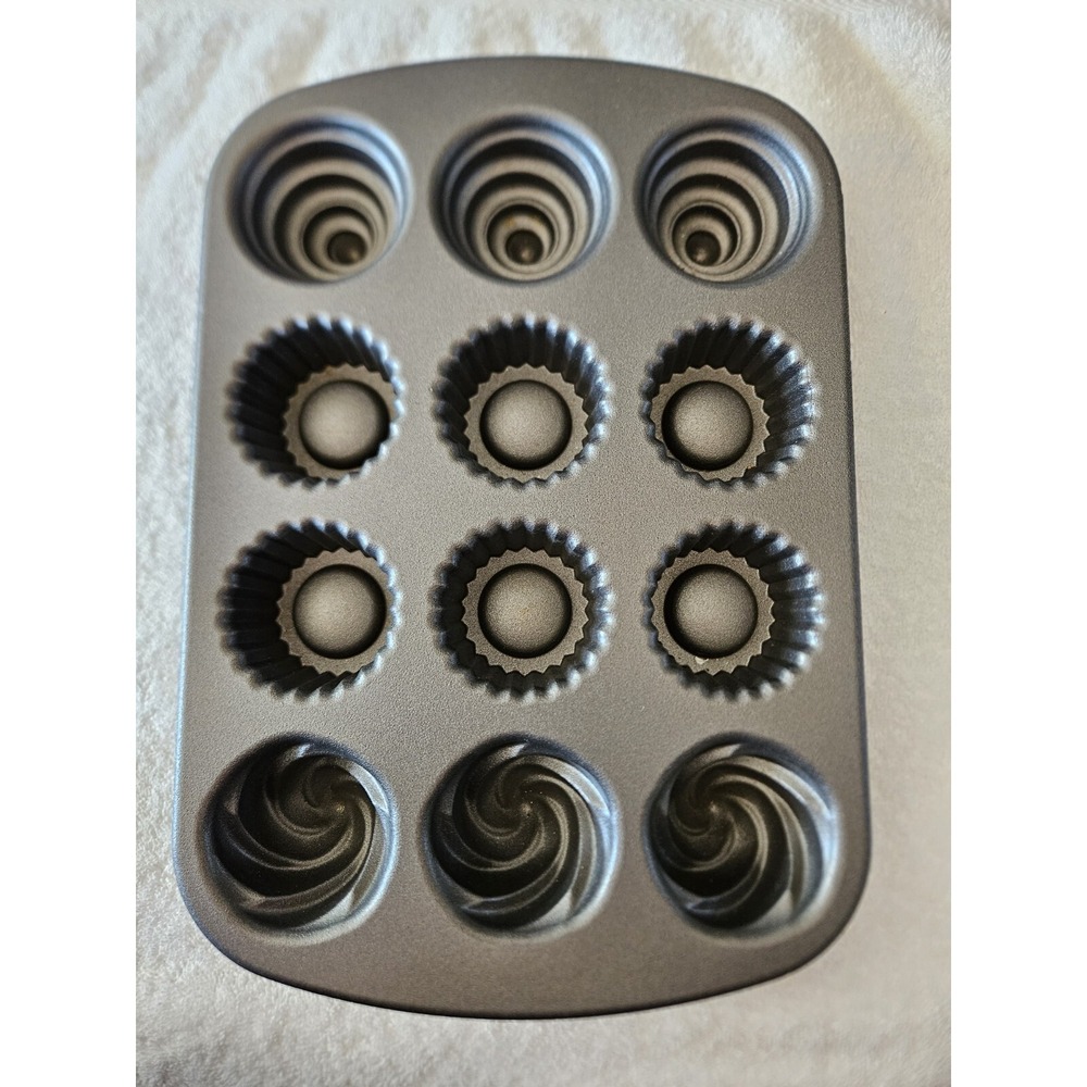 Nordic Ware Pro Cast Filled Cupcake 3-Cup Collectible Cake Pan Mold EUC